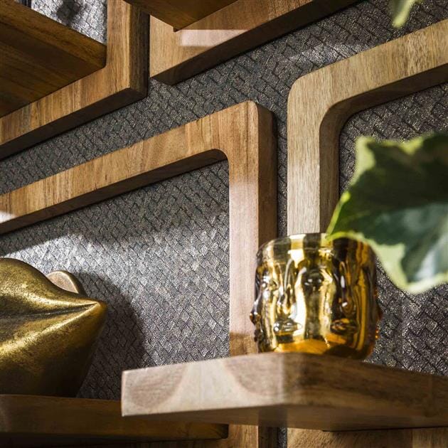 Conjunto de cinco estanterías de pared de madera maciza montadas en la pared.