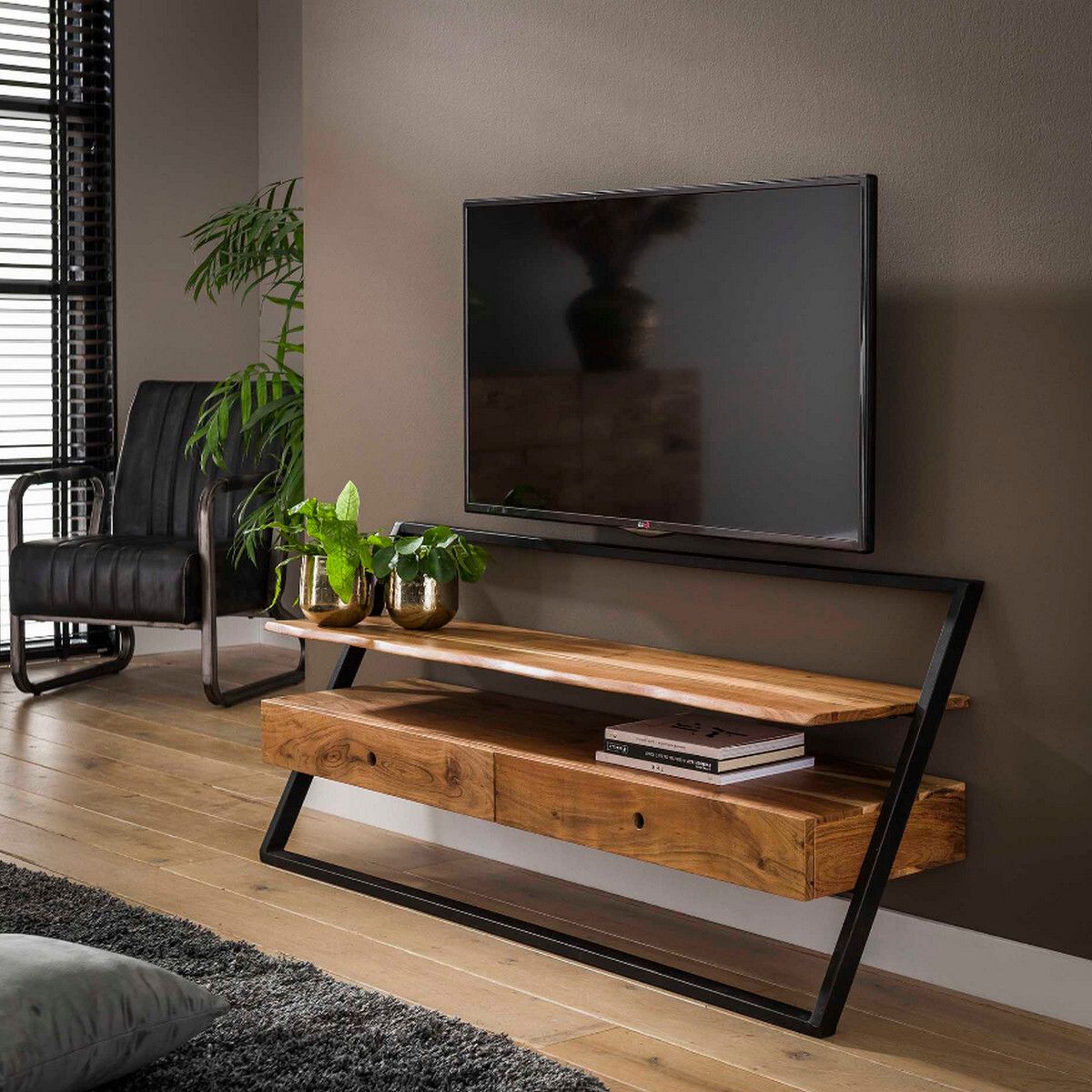 Imagen frontal del mueble TV de madera de acacia con 2 cajones